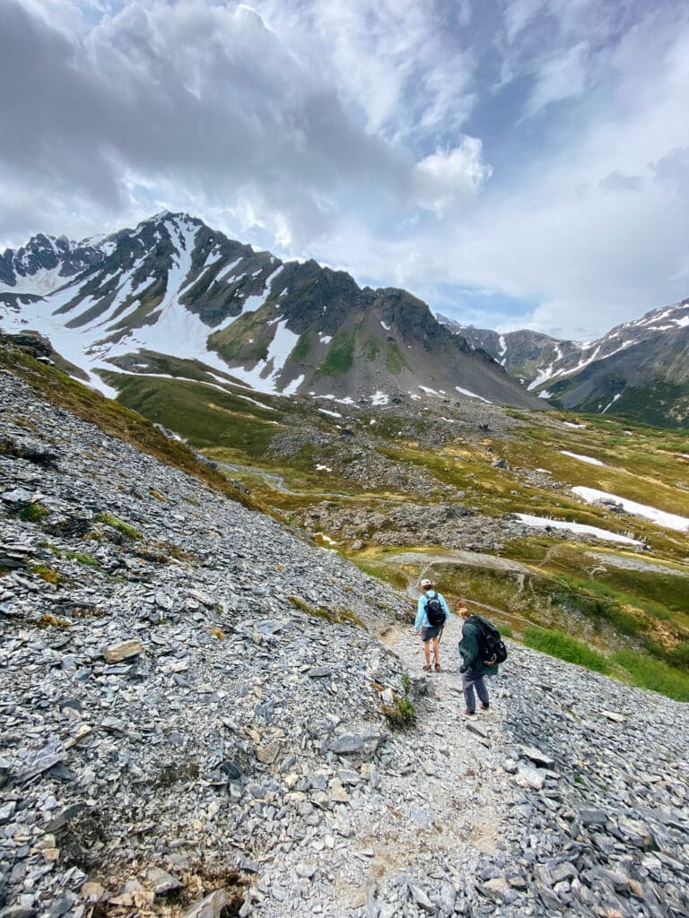 The Bowl is to the left, the ridge to Runners' Peak is behind us.