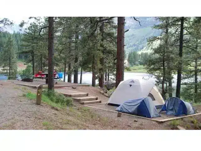 Tent pitched on campsite at Haviland Lake Campground